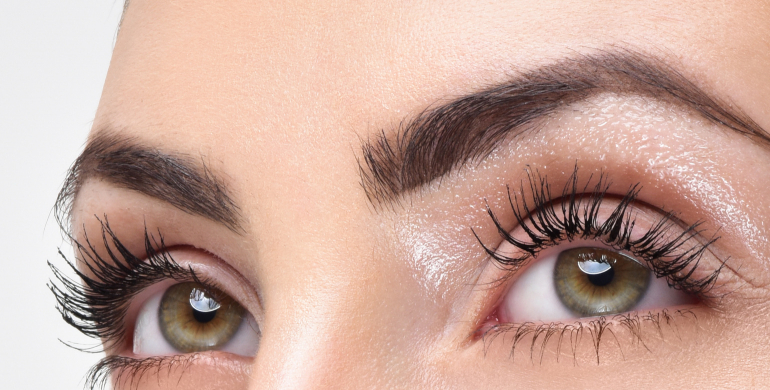 maquillage des yeux verts, eye liner, mascara, ombre paupiere