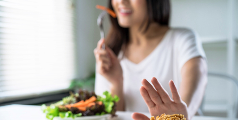 Femme, salade, légumes