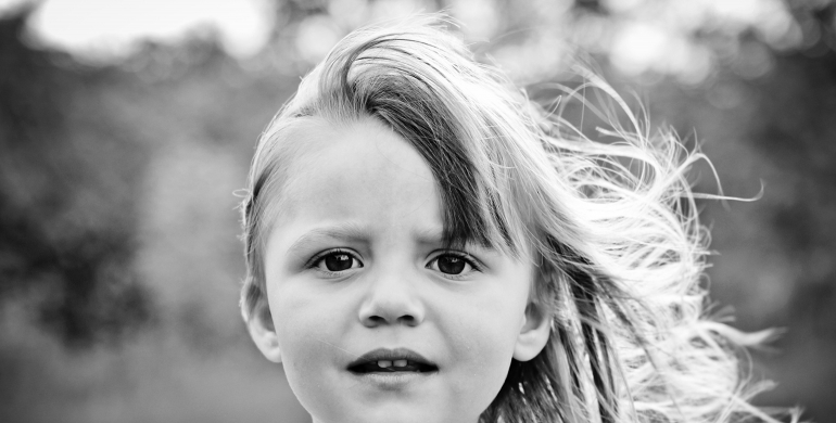 Enfant, fille, regard, sérieuse