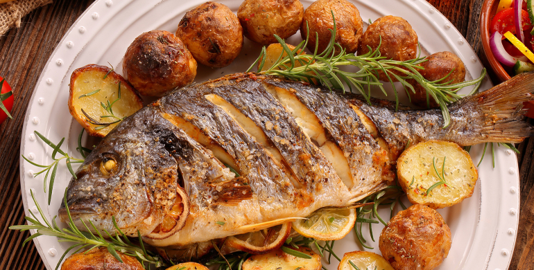 Daurades royales aux pommes de terre et au vin blanc