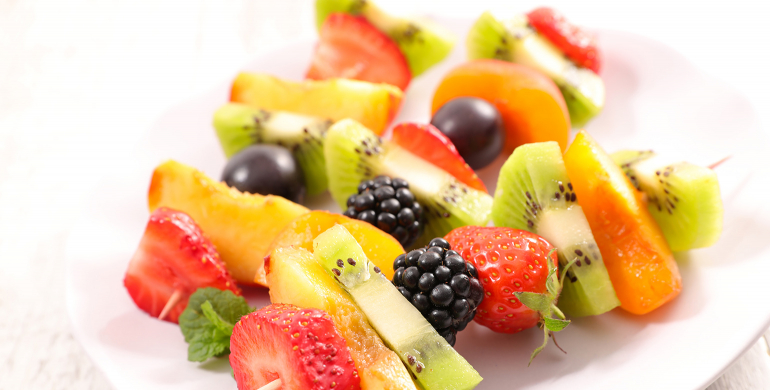 Brochette de fruits : ananas, banane