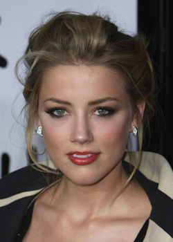 Amber Heard à l'avant première de "Forgetting Sarah Marshall"