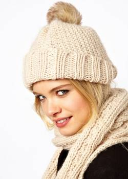 Bonnet avec pompon en fourrure - Asos