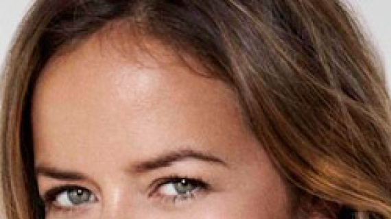 Jade Jagger et Morellato, collection, bijou, femme sourire, boucle d'oreil