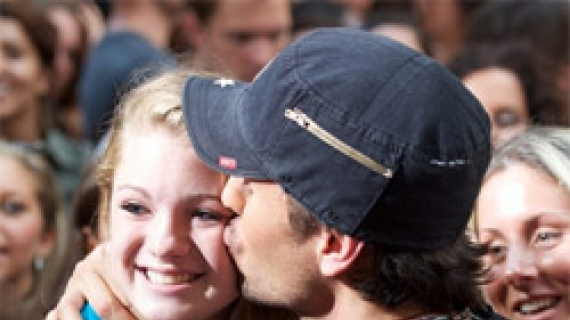 enrique iglesias concert baiser