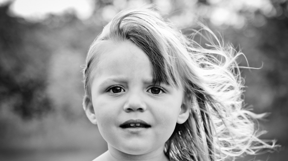 Enfant, fille, regard, sérieuse