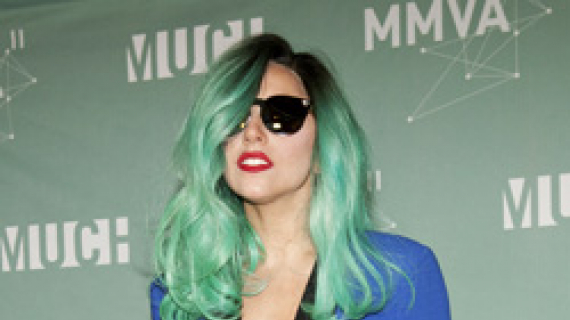 lady gaga cheveux verts