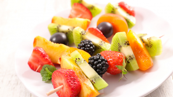 Brochette de fruits : ananas, banane