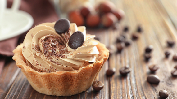 Eclairs au chocolat, café, sucre glaçe