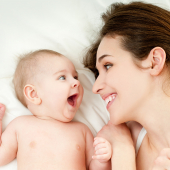 Sourire, Maman , bébé